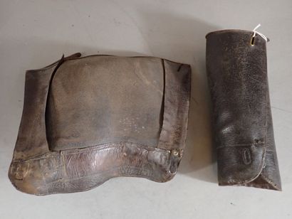 Trois paires de jambières ou houseaux en...