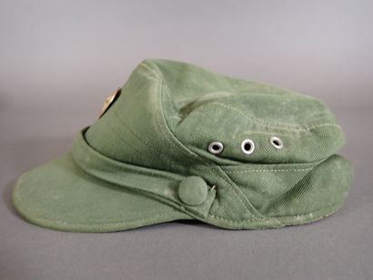 Lot de deux casquettes en toile verte, une...