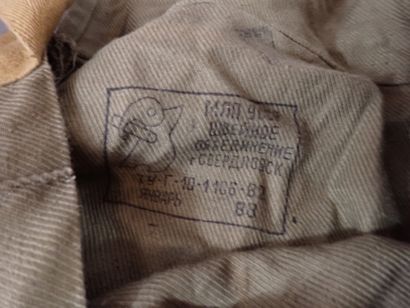 Lot: casquette russe en toile sable avec...