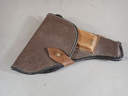 Etui règlementaire pour revolver Nagant Modèle...