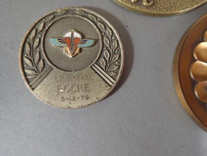 3 médailles de table en bronze, sur les troupes...