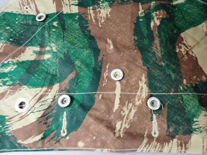 Toile de tente triangulaire formant poncho...
