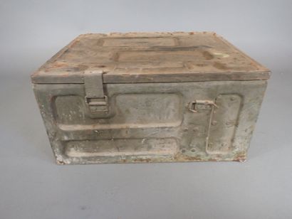 Caisse britannique en métal peint C 216,...