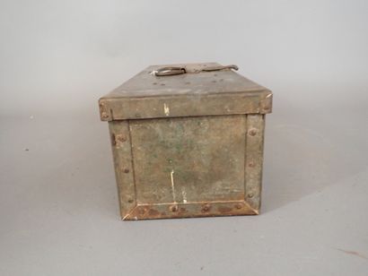 Caisse d’entretien et ustensiles pour cuisine...