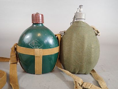 Deux gourdes. Un modèle militaire italien...