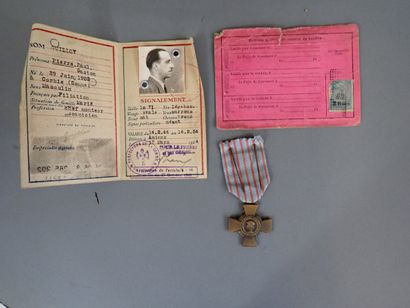 Lot : Carte d’identité de Français, époque...