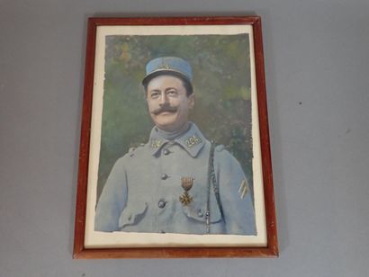 «Soldat du 224e R.I portant la croix de guerre»....