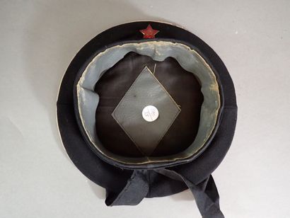 Béret de marin en drap noir avec passepoil...