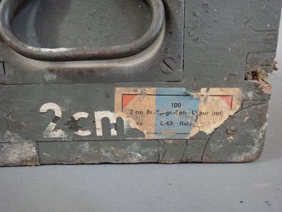 Caisse allemande en bois peint vert pour...
