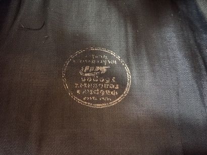 Casquette soviétique en drap gris à passepoil...