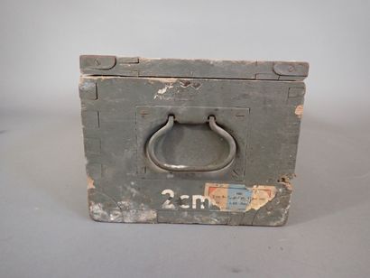 Caisse allemande en bois peint vert pour...