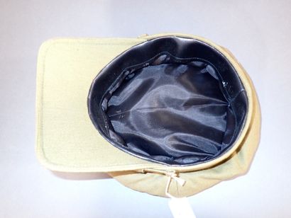 Casquette soviétique en toile beige à visière...