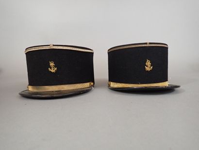 Deux képis d’adjudant de la Coloniale, en...