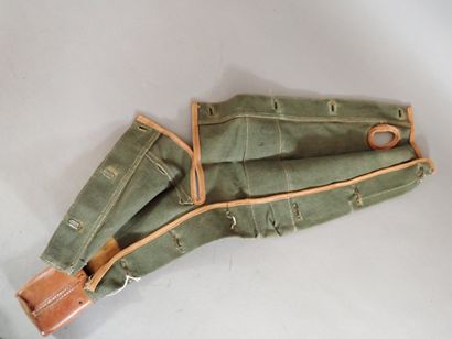 Deux housses de protection pour arme collective...