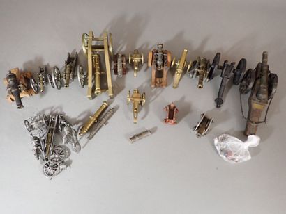 Collection de 15 canons miniatures dont Gribeauval,...
