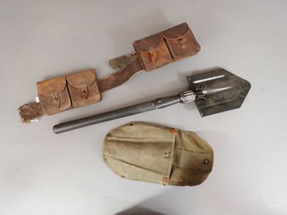 Lot-Deux cartouchières françaises en cuir...