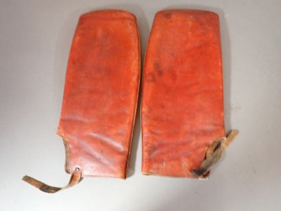 Un ceinturon Sam Brown Belt avec baudrier...