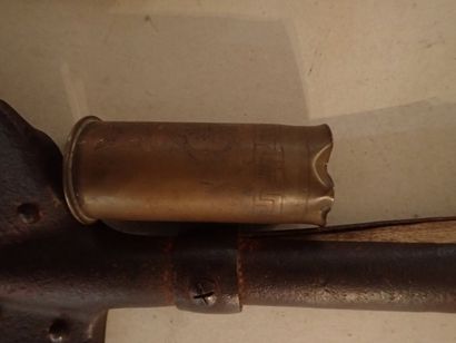 Lot: pelle bêche allemande, le fer daté 1915...