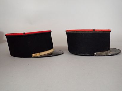 Deux képis modèle 35. Un képi de sergent...
