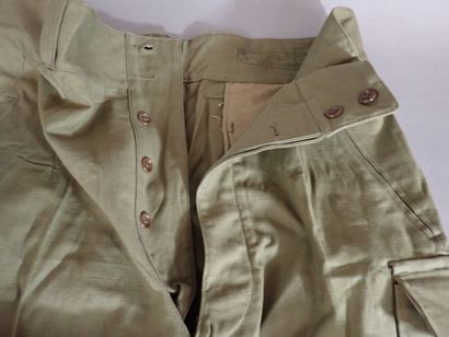 Deux pantalons de treillis modèle 47 en toile...