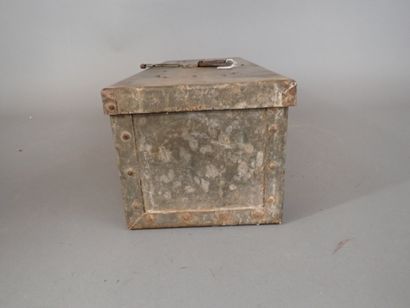 Caisse d’entretien et ustensiles pour cuisine...