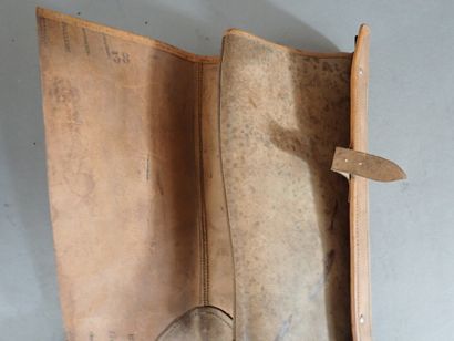 Trois paires de jambières ou houseaux en...