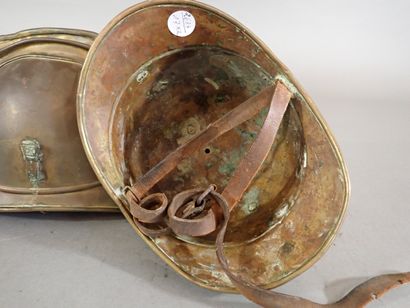 Deux casques de pompier modèle 1895 en laiton,...