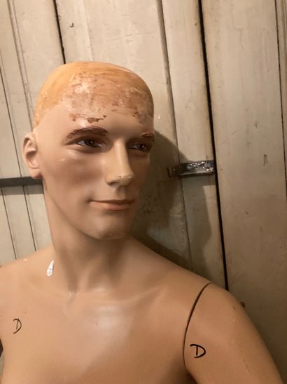 Mannequin homme en résine peinte chair. Fabrication...