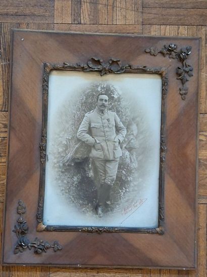 Photographie d’un officier du 332e R.I. portant...