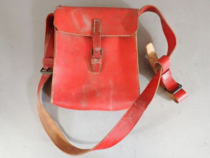 Sacoche de cavalerie de spahis en cuir rouge...