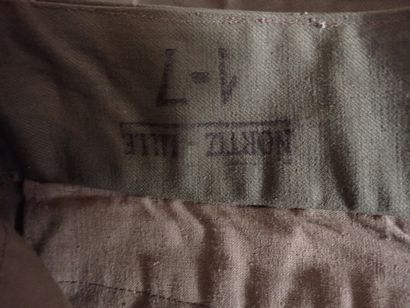 Deux pantalons de treillis modèle 47 en toile...
