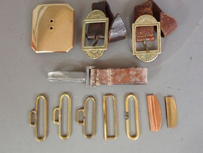 Lot de boucles, mousqueton et éléments de...
