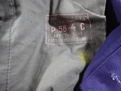 Pantalon russe en toile bleu avec passepoil...