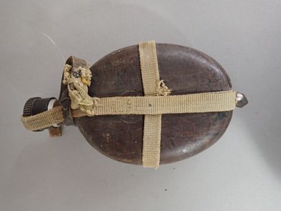 Bidon allemand « Coco » daté 43 avec brelage...
