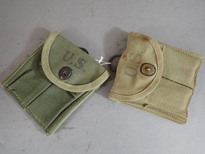 Deux pochettes porte-chargeurs de carabine...