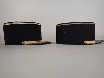 Deux képis d’adjudant de la Coloniale, en...