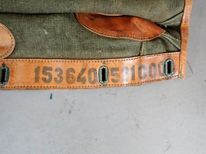 Deux housses de protection pour arme collective...