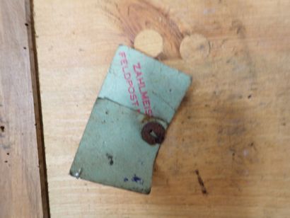 Caisse à munitions allemande en bois doublé...