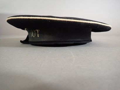 Béret de marin en drap noir avec passepoil...