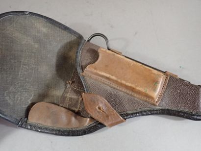 Etui règlementaire pour revolver Nagant Modèle...