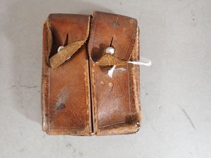 Etui à pistolet artisanal en cuir souple...