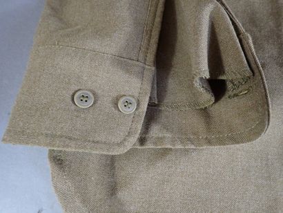 Chemise US moutarde. Reproduction contemporaine,...
