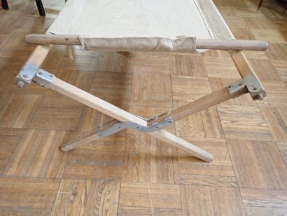 Lit de camp dit Picot en bois et toile, avec...