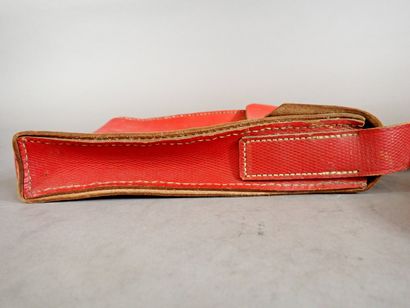 Sacoche de cavalerie de spahis en cuir rouge...