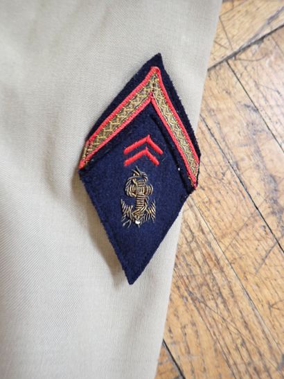 Lot d'uniforme français : veste de treillis...