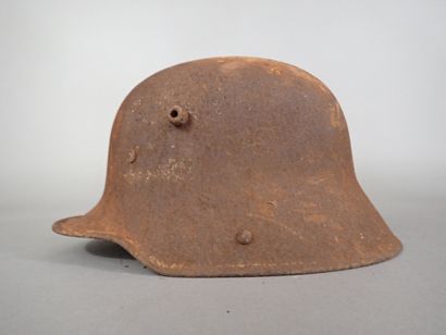 Coque de casque allemand modèle 1916. Sans...
