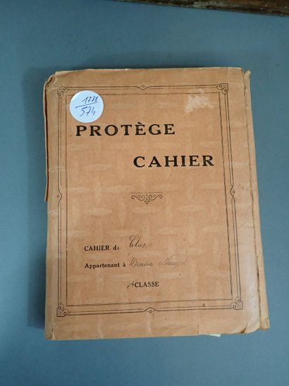 Coffret orné sur le couvercle d’une plaque...