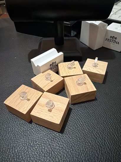 Lot de supports de bague, porte bracelet,...