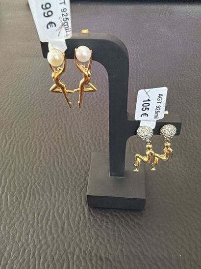 JOURDAN - Deux paires de boucles d’oreilles...