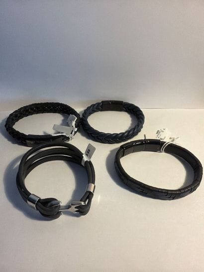 LOTUS - Lot de 4 bracelets en cuir et métal....